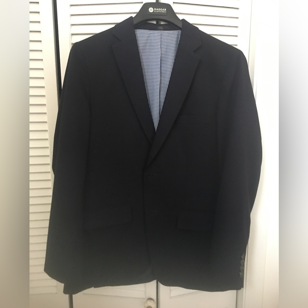 Navy blue Haggar In Motion sport coat. Tailored fit.